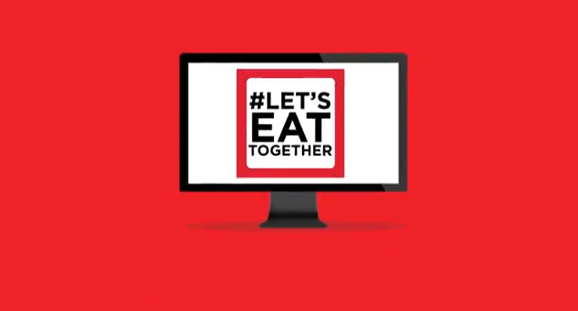 Campaña de Coca-Cola #LetsEatTogether con tuits en tiempo real interactuando con la TV