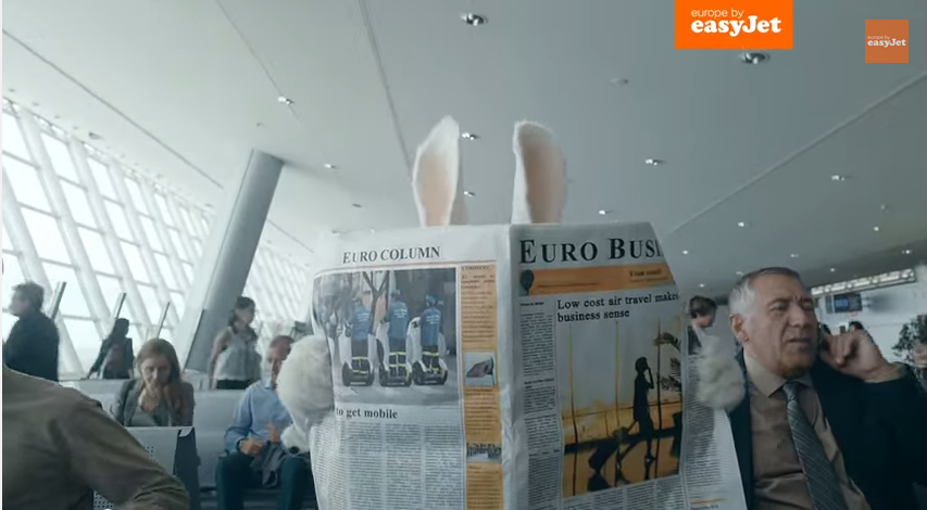 Un conejo blanco atrae a los pasajeros de negocios a EasyJet